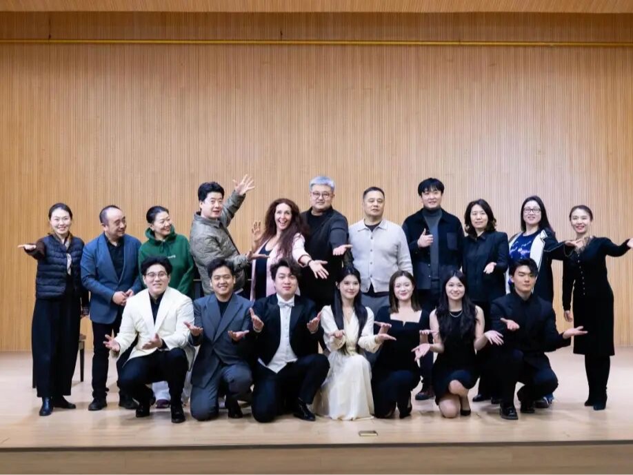 法國女高音歌唱家諾拉·阿姆塞勒姆大師班在我校歌劇學院成功舉辦